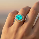 Anillo retorcido con halo de diamantes y turmalina Paraiba ovalada alargada estilo vintage