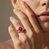 Vintage-inspirierter ovaler Rubin-Halo-Diamant-Verlobungsring