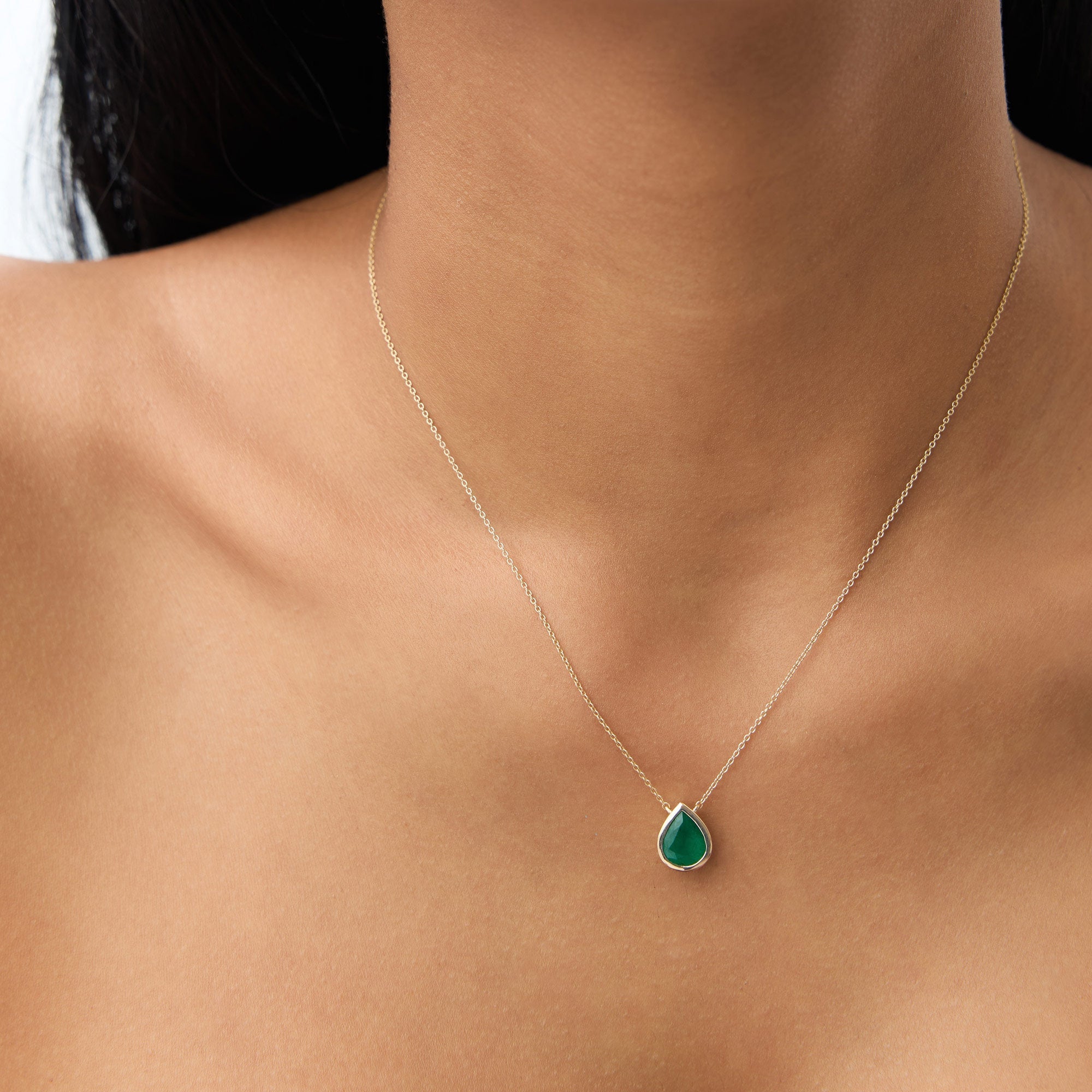 14k 1.50-2.50 ctw Pear Shape Bezel Setting Emerald Necklace - GeumJewels