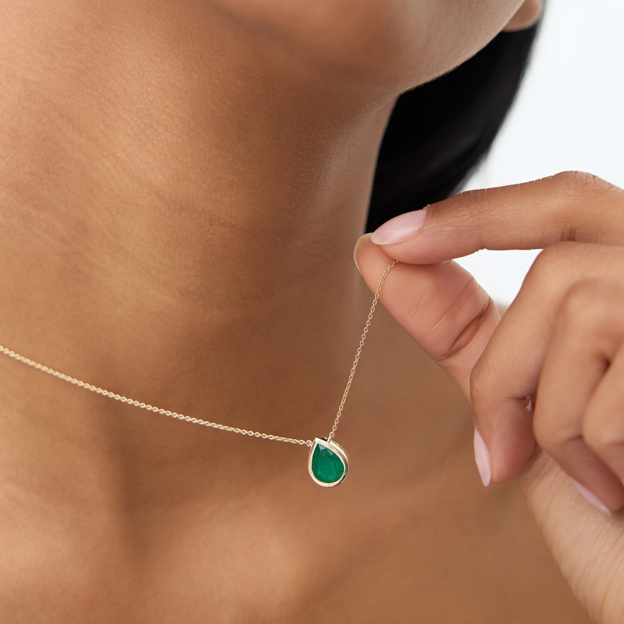 14k 1.50-2.50 ctw Pear Shape Bezel Setting Emerald Necklace - GeumJewels