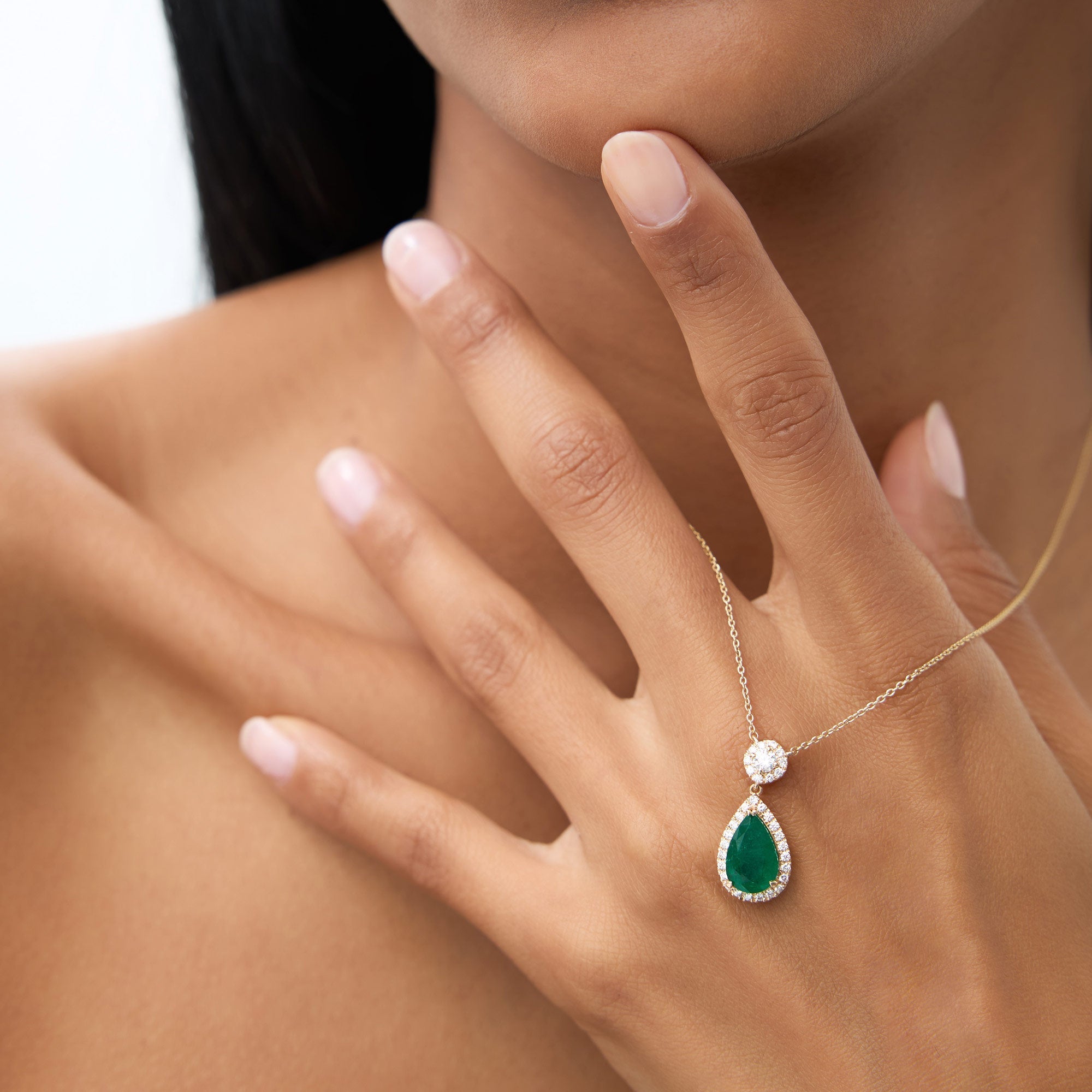 14k 2.00 Ctw Pear Shape Emerald and Diamond Halo Setting Necklace - GeumJewels