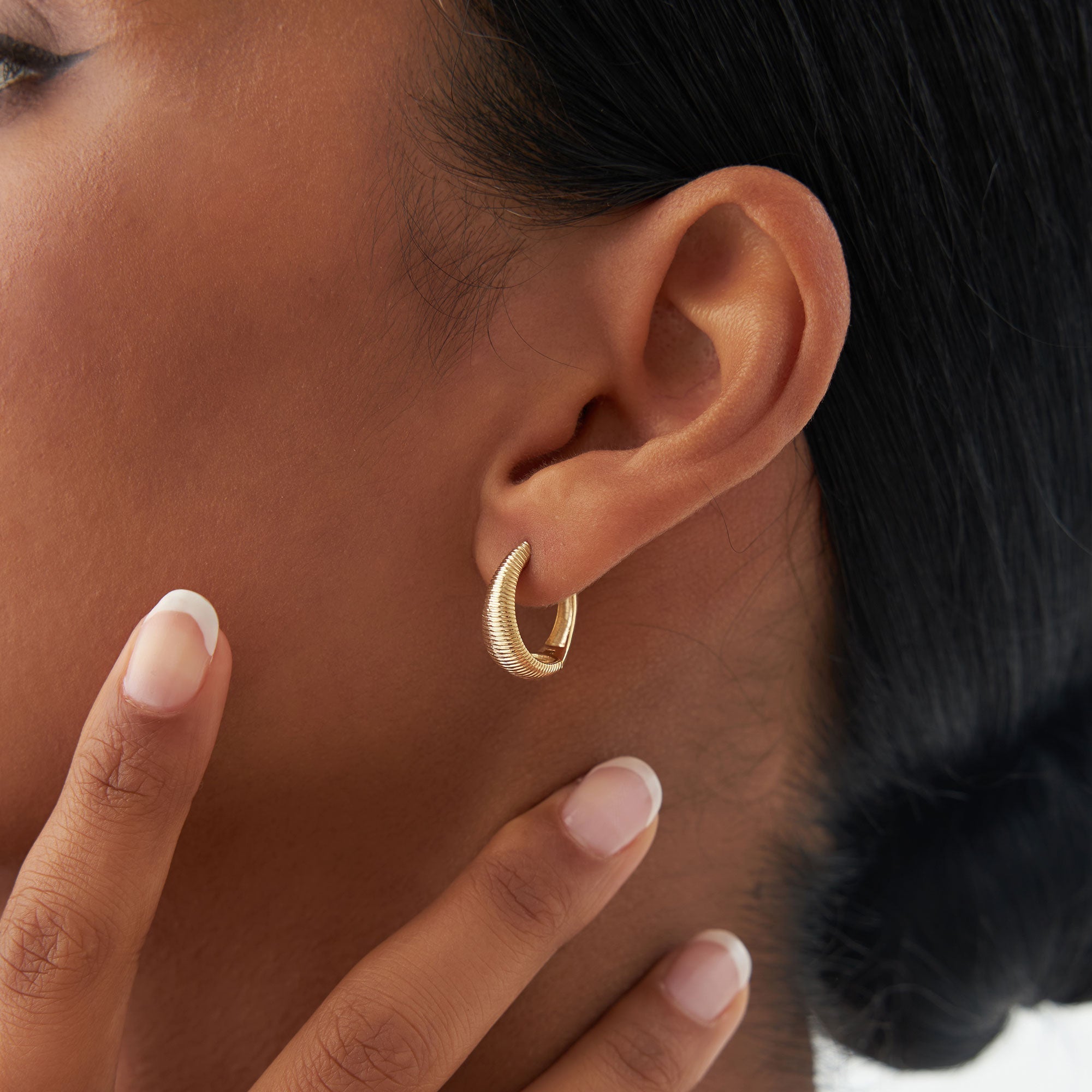 14k Gold Ribbed Teardrop Hoop Earrings - GeumJewels
