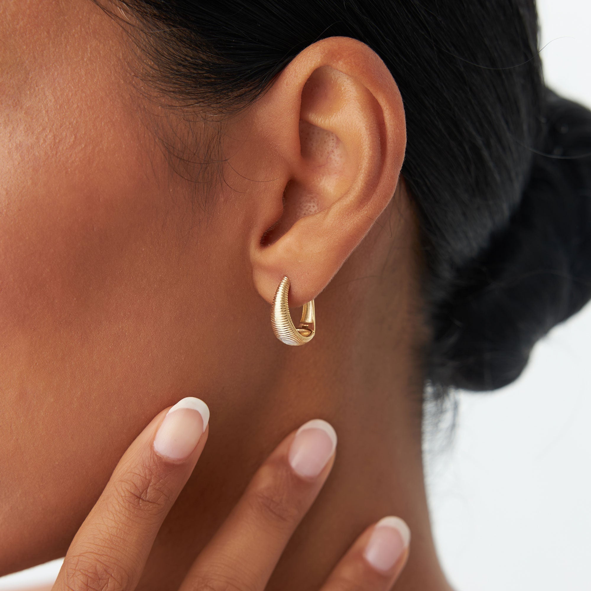 14k Gold Ribbed Teardrop Hoop Earrings - GeumJewels