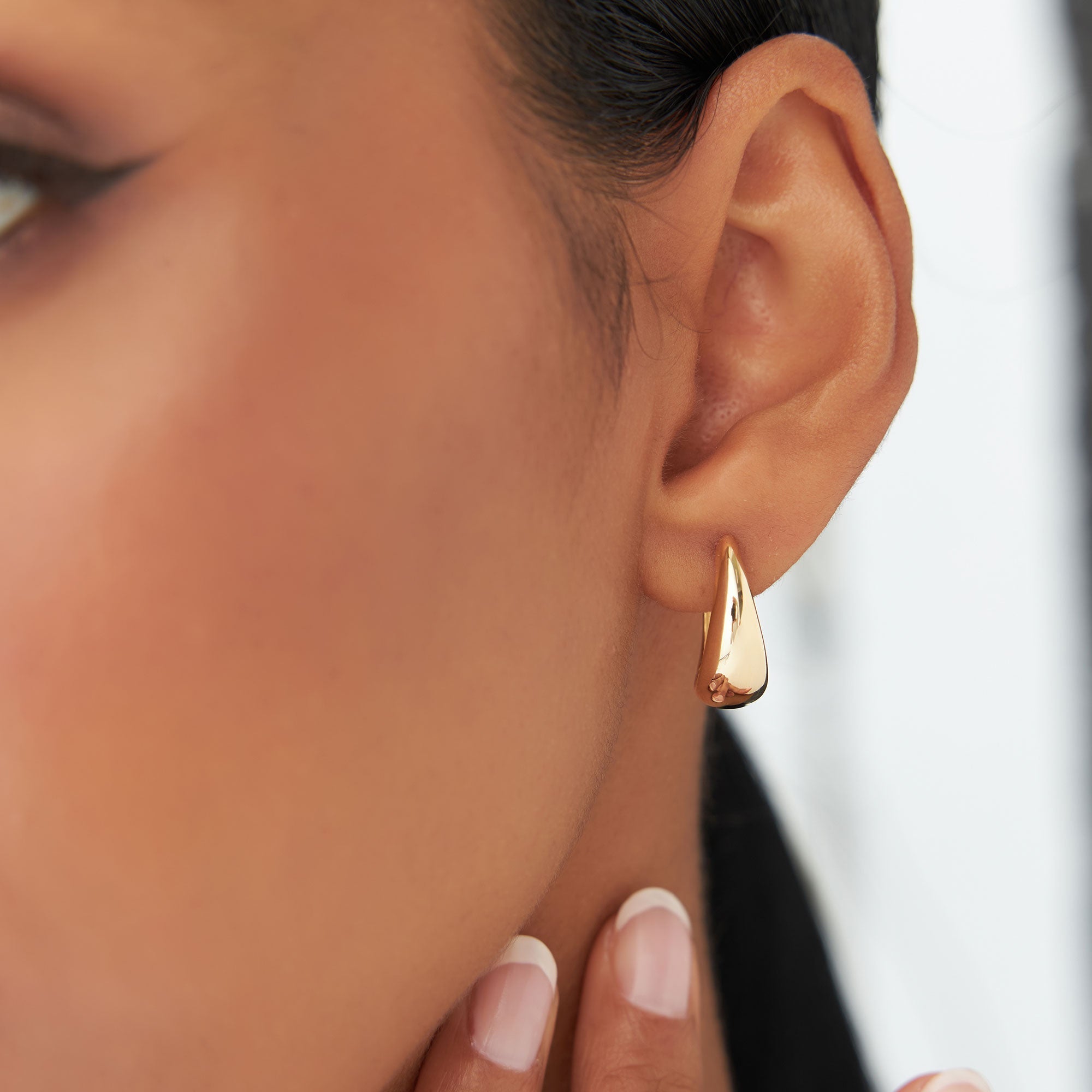 14k Gold Teardrop Hoop Earrings - GeumJewels