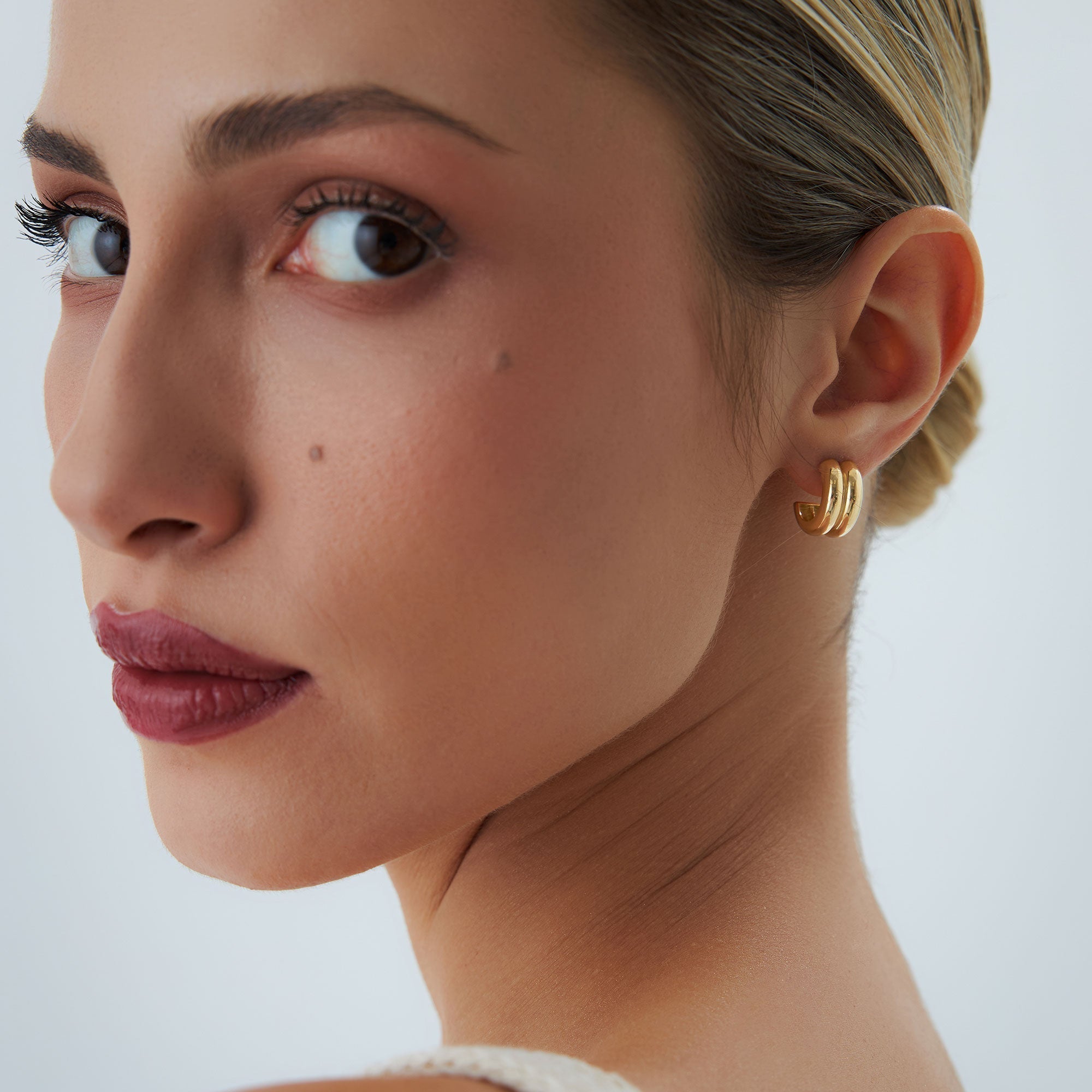 14k Solid Gold Twin C Hoops - GeumJewels