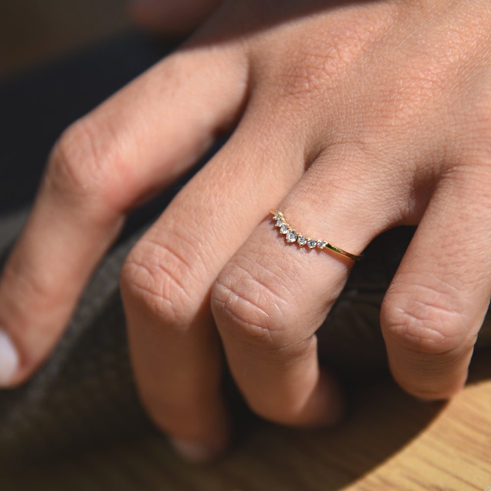 14K Gold Curved Diamond Ring - GeumJewels