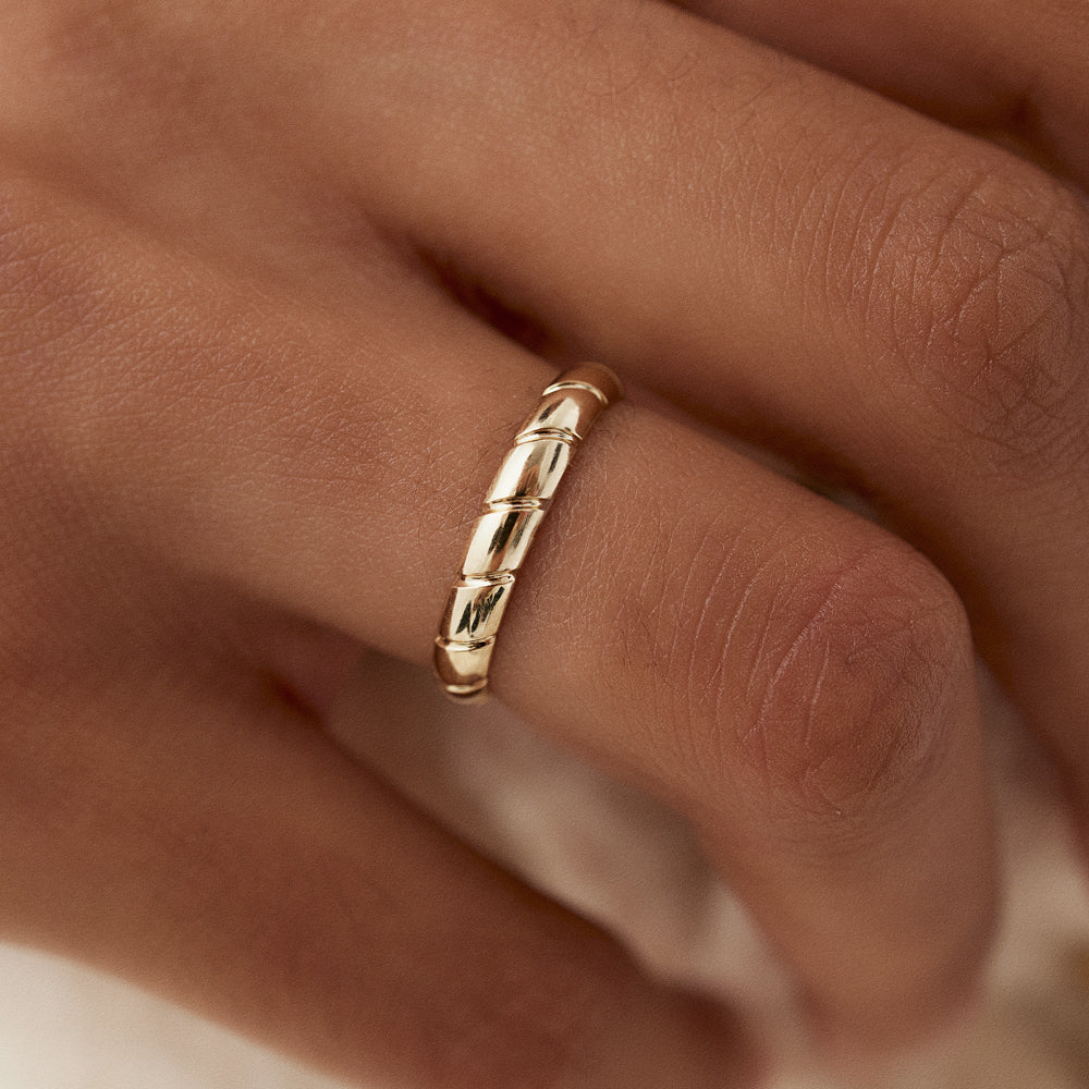 14k 3MM Unique Diagonal Cut Design Gold Ring - GeumJewels