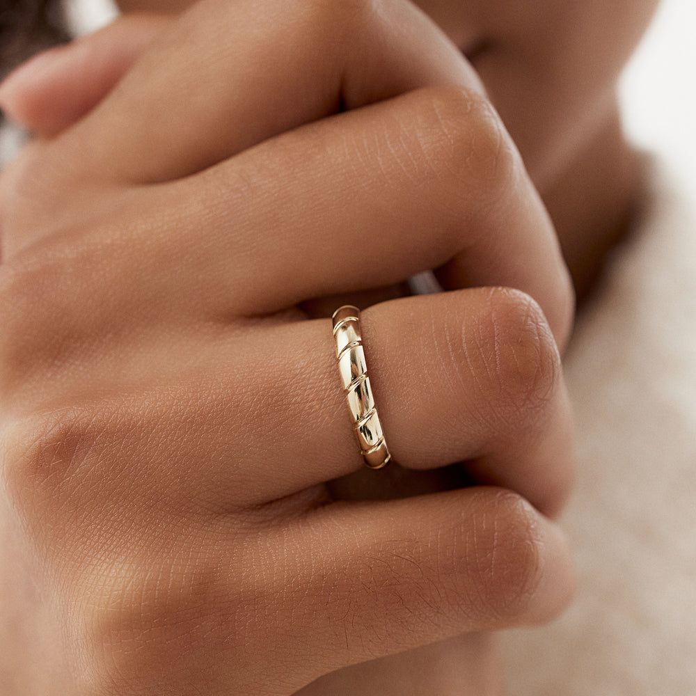 14k 3MM Unique Diagonal Cut Design Gold Ring - GeumJewels