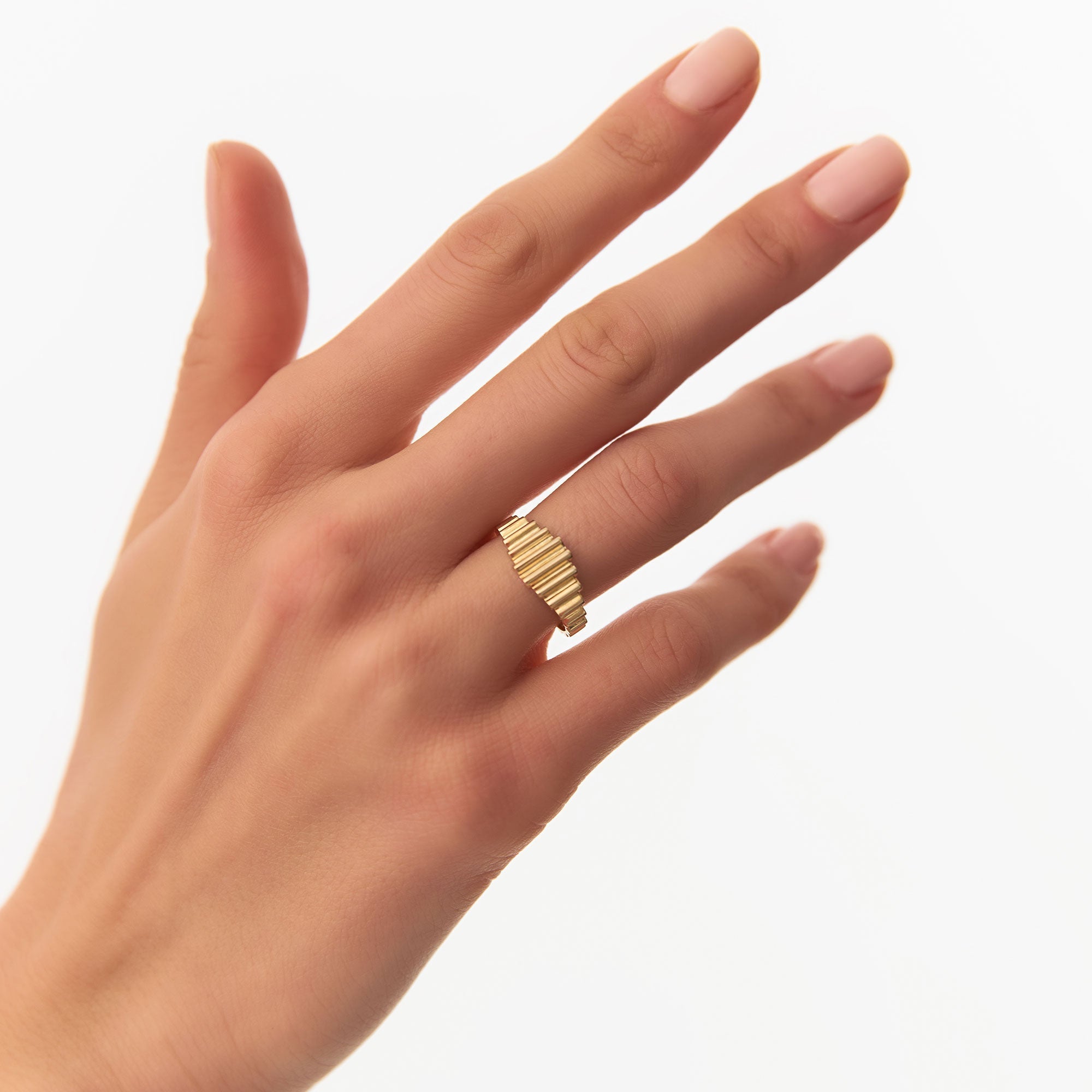 14K Bold Fluted Graduating Gold Ring - GeumJewels