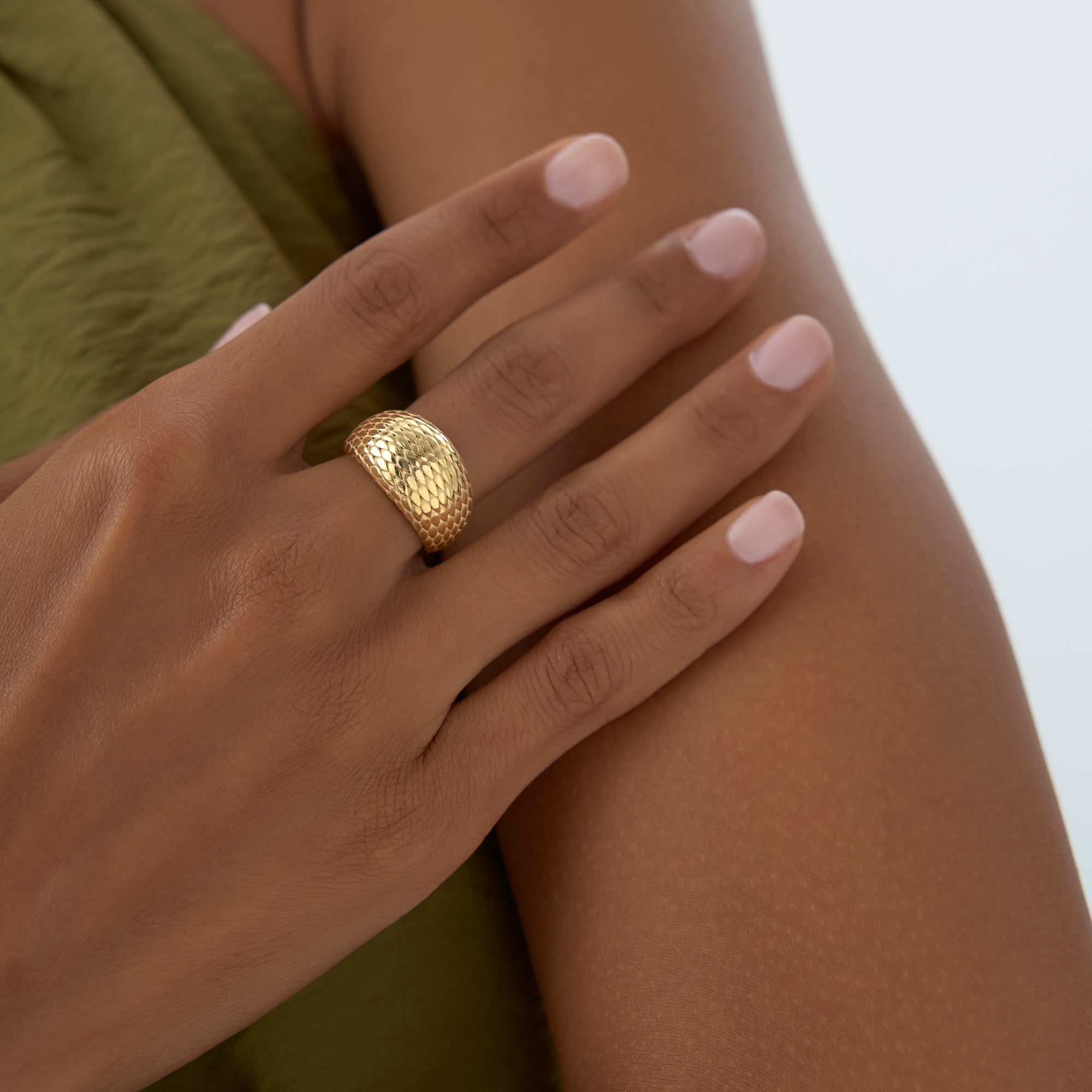 14K Chunky Snake Skin Texture Ring - GeumJewels