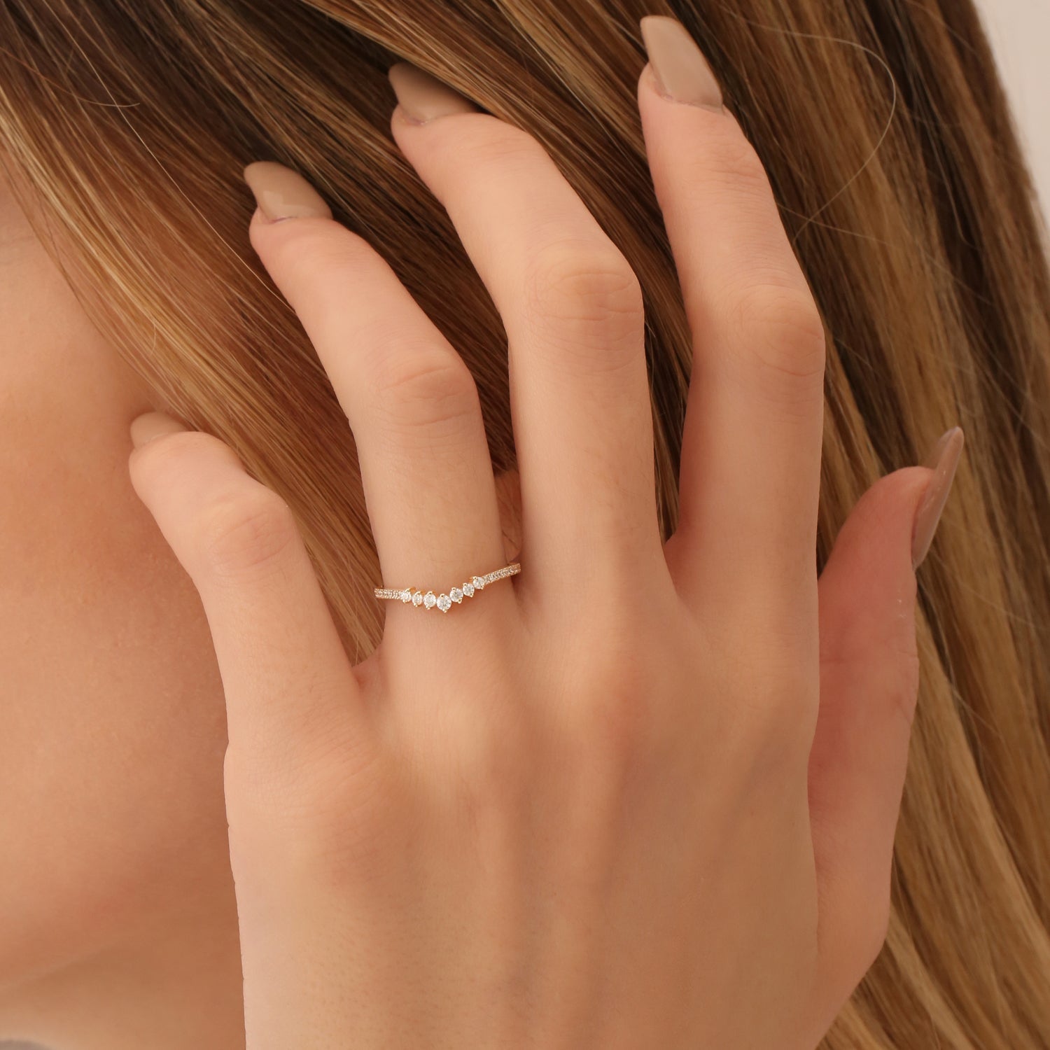 14k Curved Graduating Diamond Wedding Band - GeumJewels