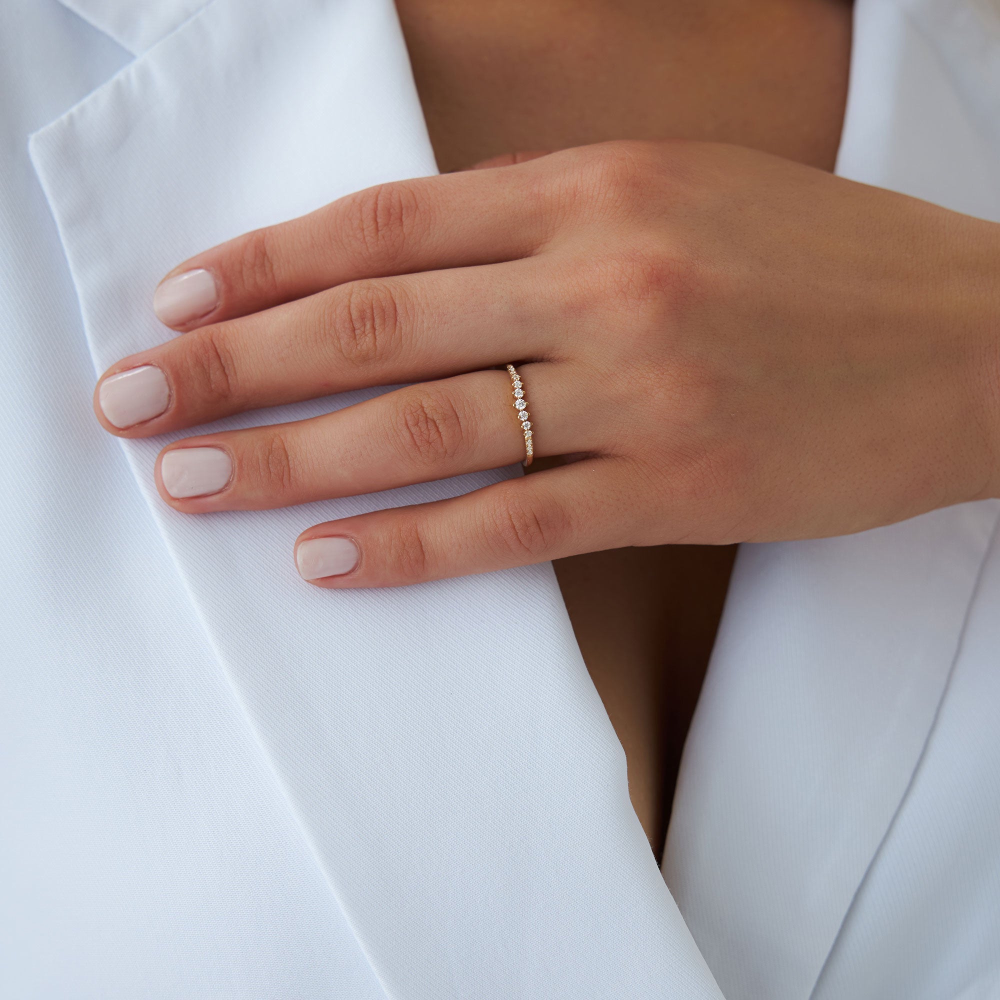 14k Dainty Graduating Diamond Wedding Ring - GeumJewels