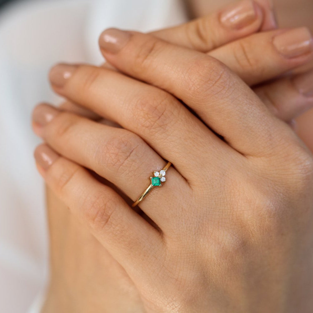 14K Dainty Princess Cut Emerald and Diamond Ring - GeumJewels