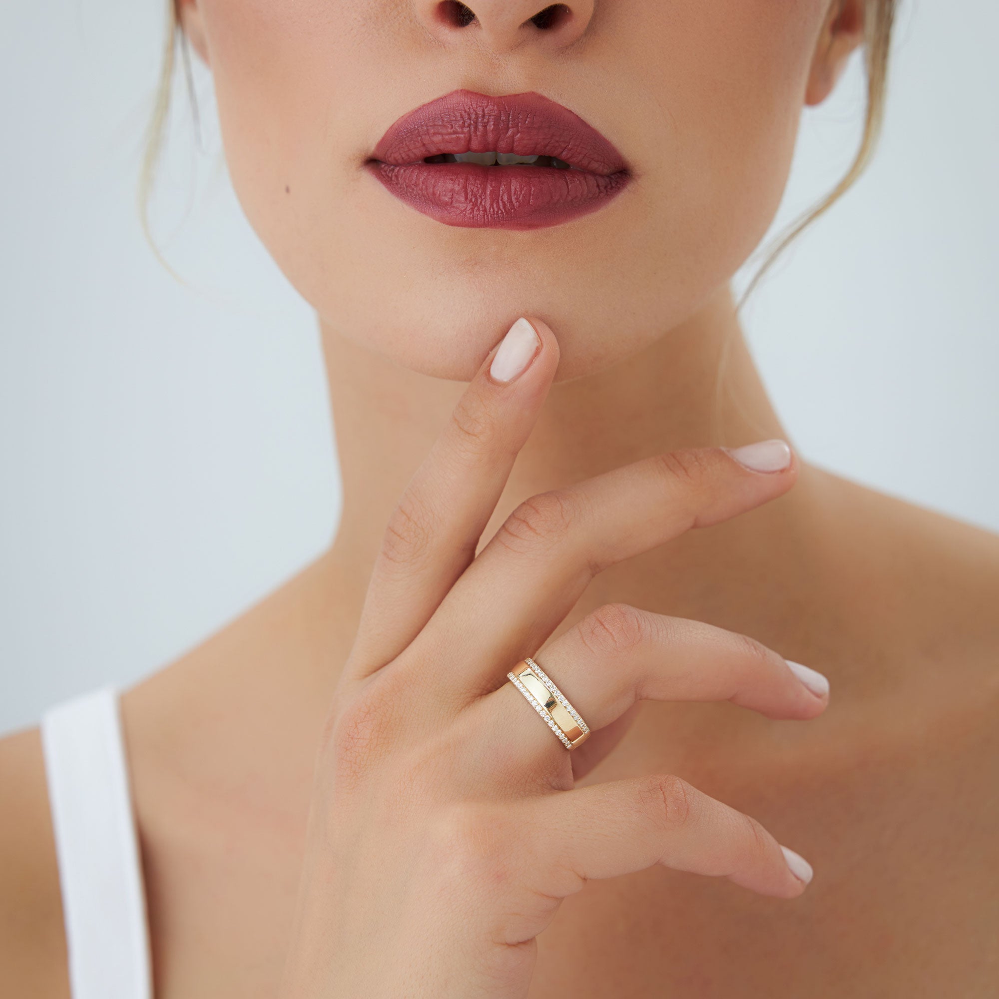 14k Diamond Diamond Edge Wedding Band - GeumJewels