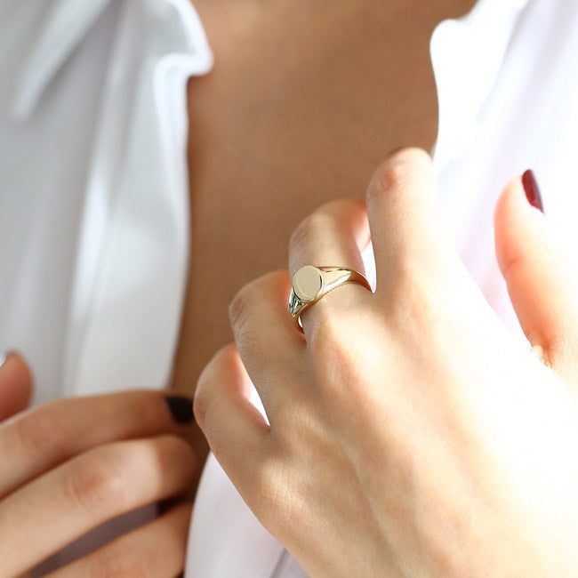 14K Gold Engravable Oval Signet Ring - GeumJewels