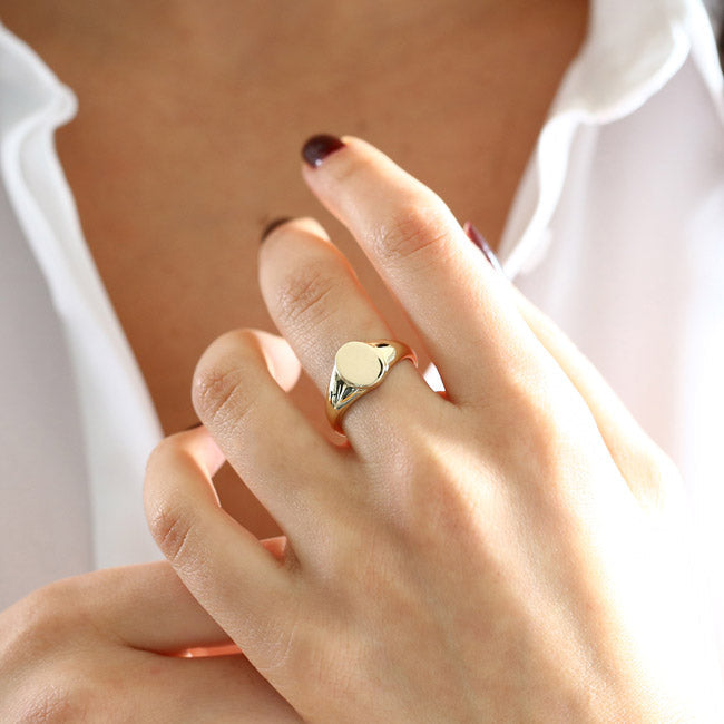 14K Gold Engravable Oval Signet Ring - GeumJewels