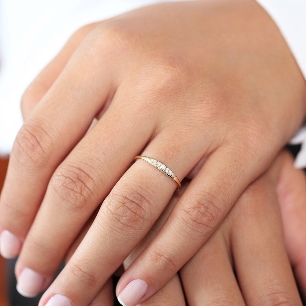 14k Graduating Diamond Wedding Band - GeumJewels