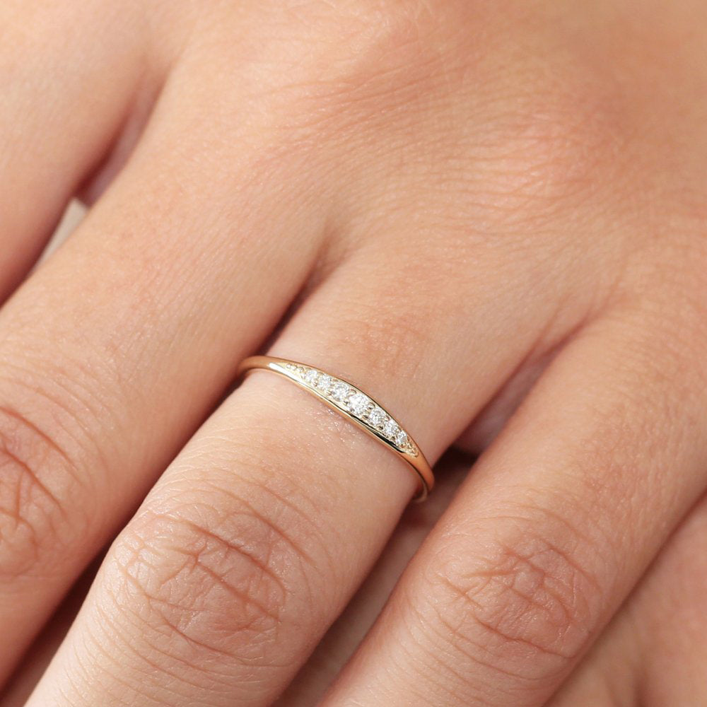 14k Graduating Diamond Wedding Band - GeumJewels