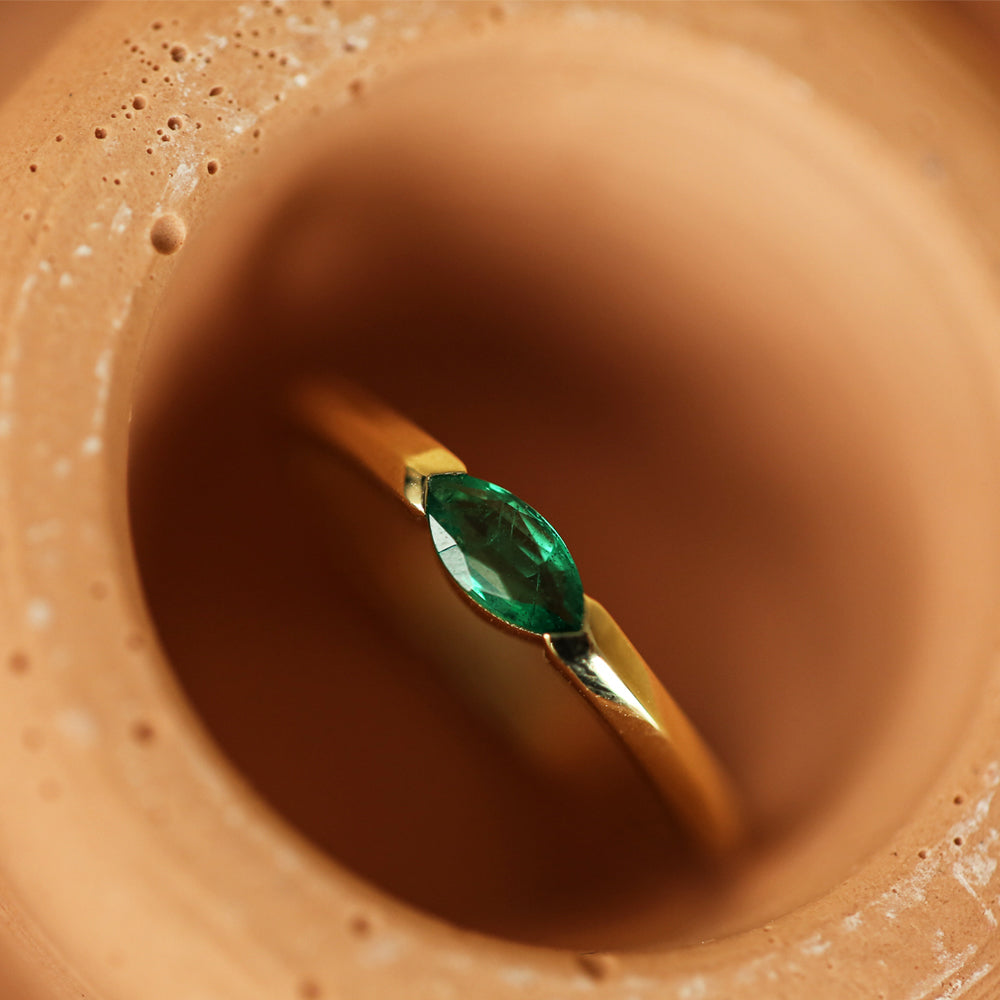 14K Horizontal Marquise Shape Natural Emerald Ring - GeumJewels