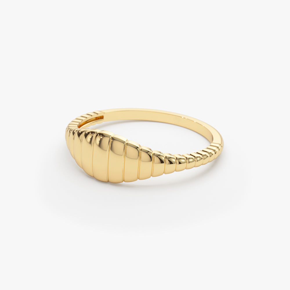 14k Minimalist Wave Signet Ring - GeumJewels