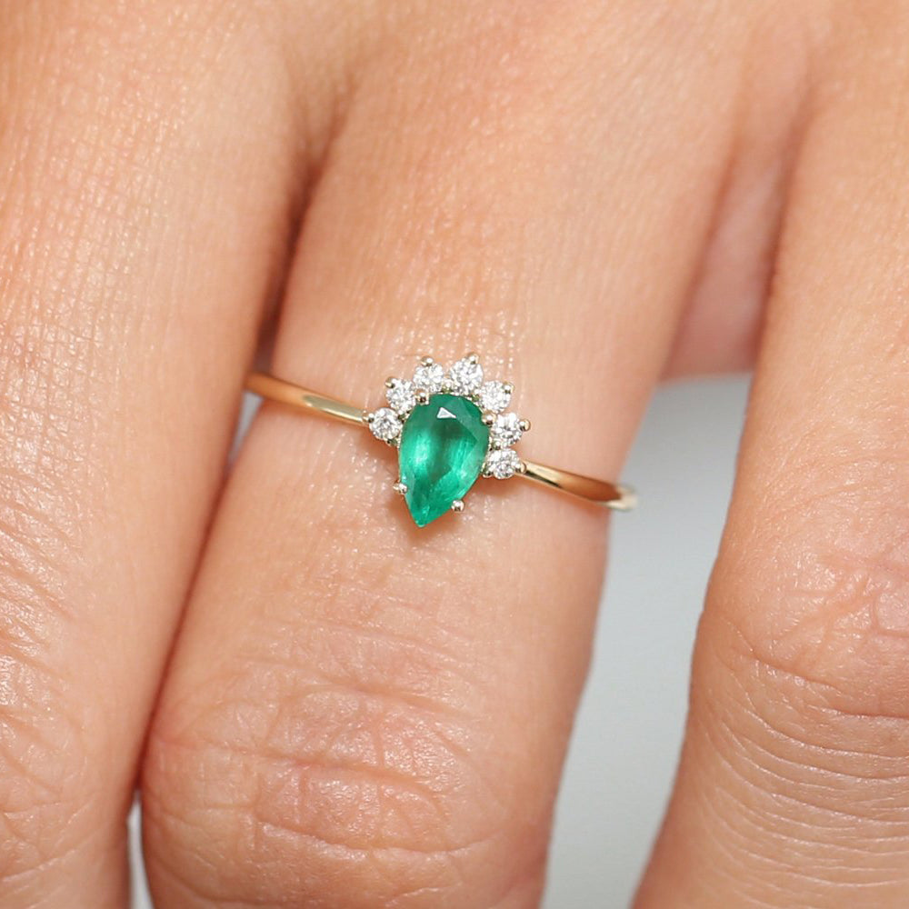 14k Pear Shape Emerald Engagement Ring - GeumJewels