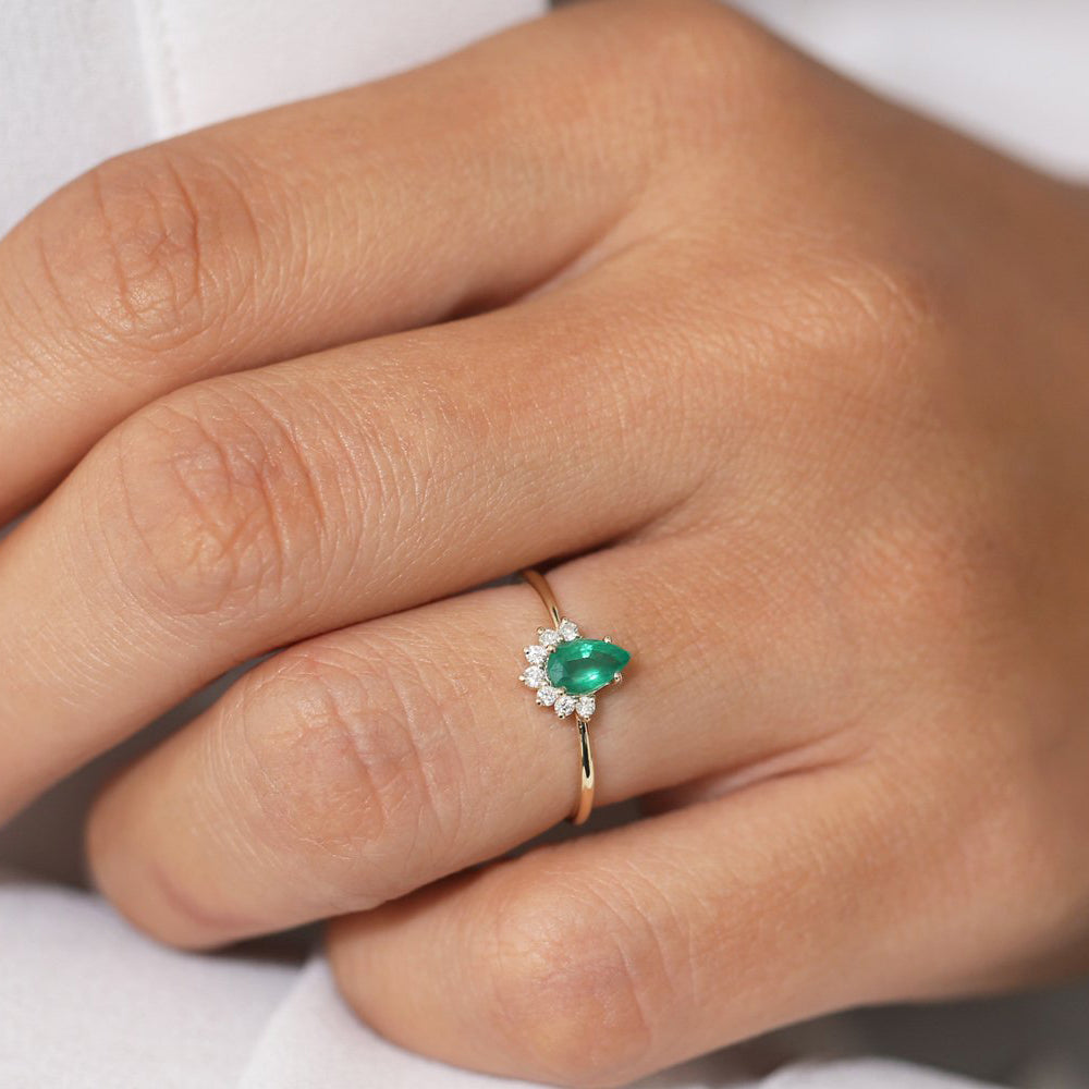 14k Pear Shape Emerald Engagement Ring - GeumJewels