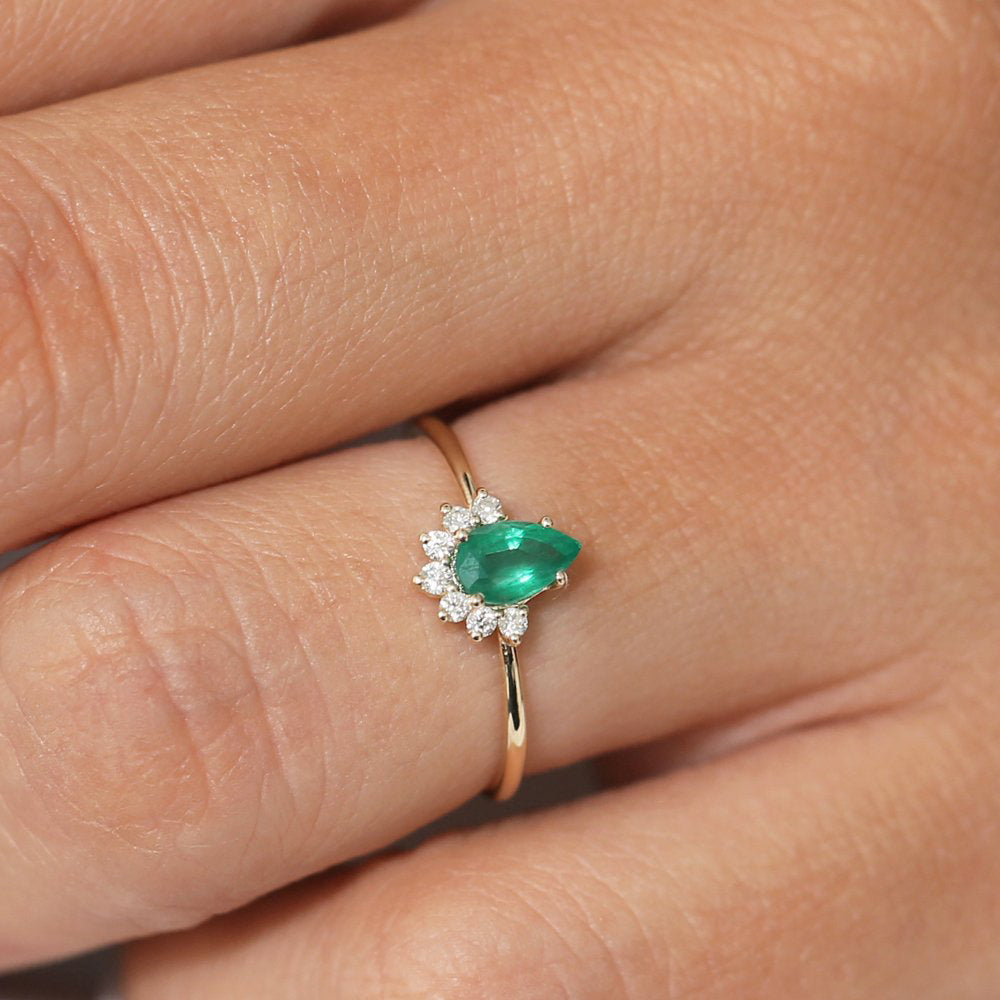 14k Pear Shape Emerald Engagement Ring - GeumJewels