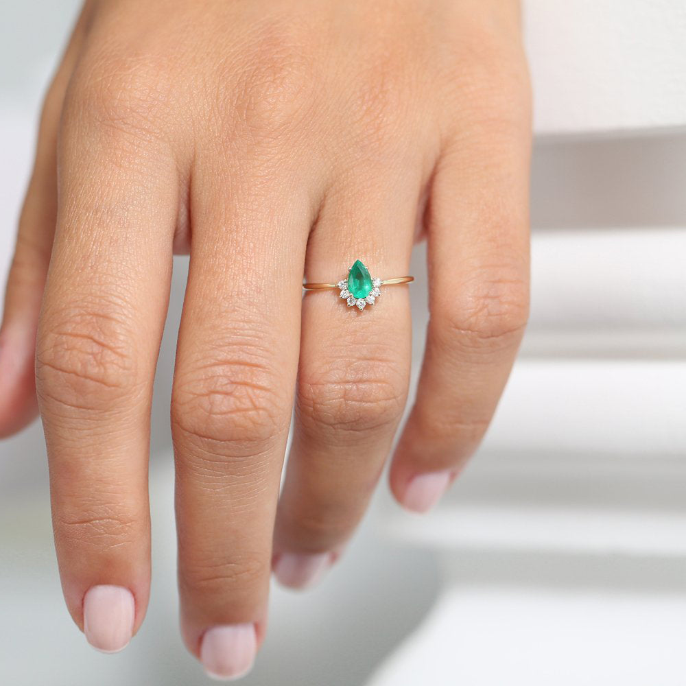 14k Pear Shape Emerald Engagement Ring - GeumJewels