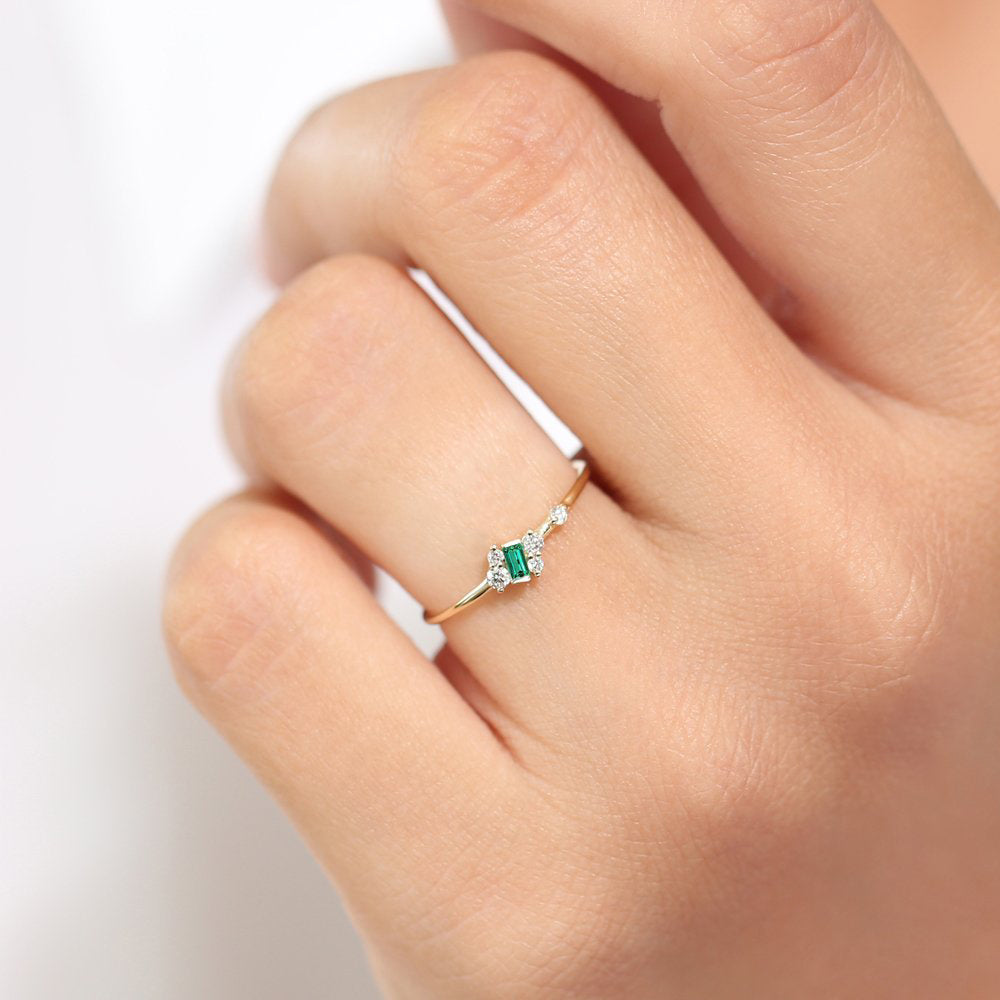 14k Slanted Baguette Emerald Ring - GeumJewels