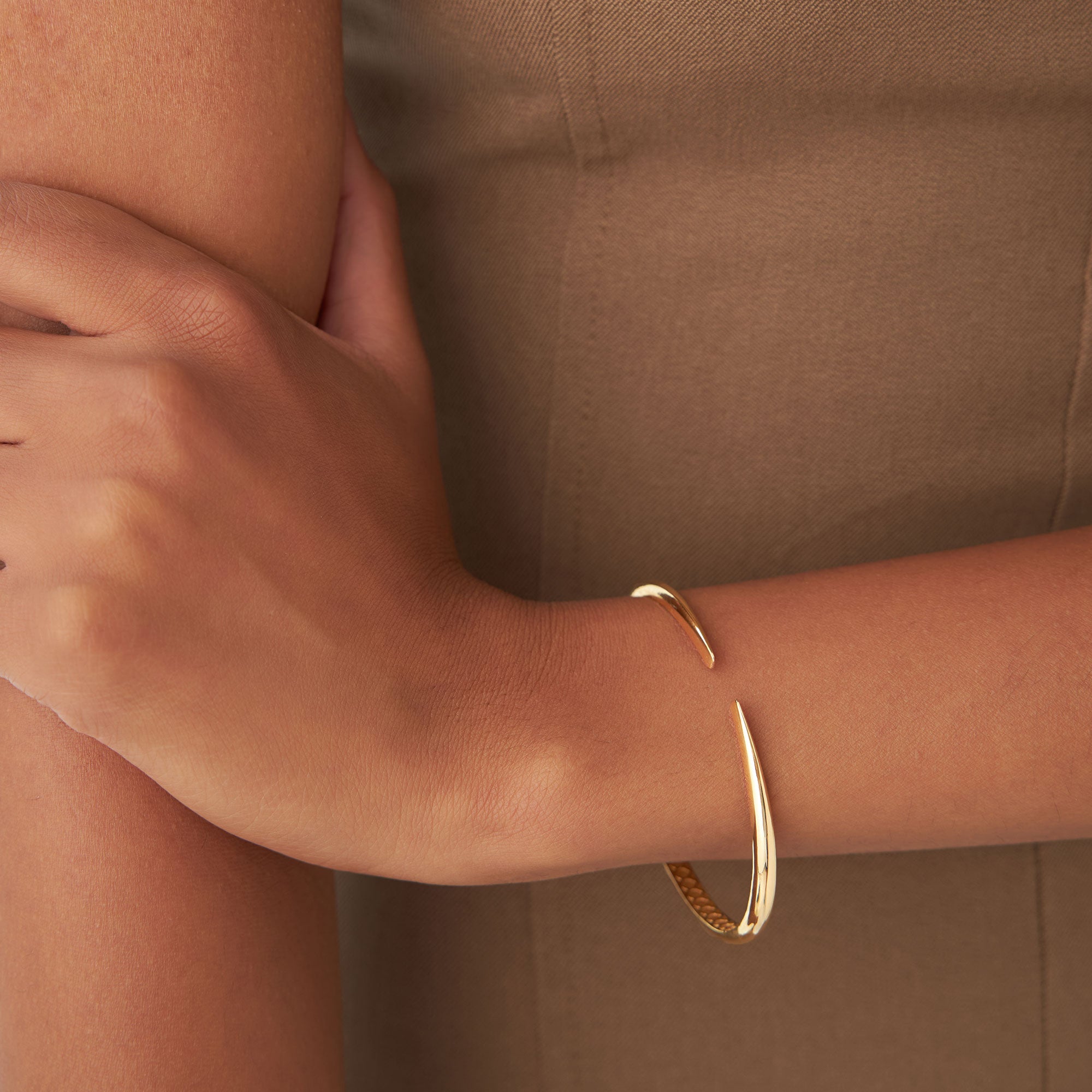 14k Gold Claw Cuff Bangle Bracelet - GeumJewels