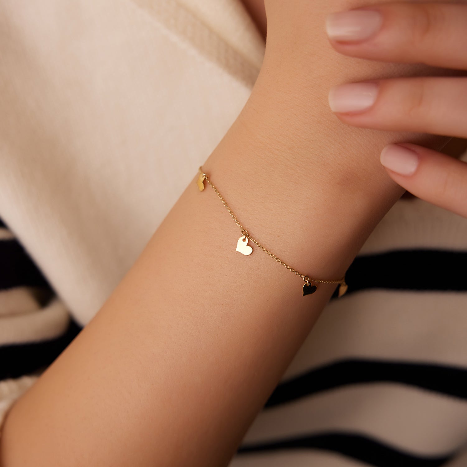 14K Solid Gold Dangle Heart Bracelet - GeumJewels