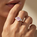 Anillo de compromiso de tres diamantes con morganita de talla redonda en solitario