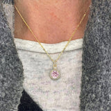 Colgante de oro con halo de morganita y diamantes con colgante Solitario Clásico